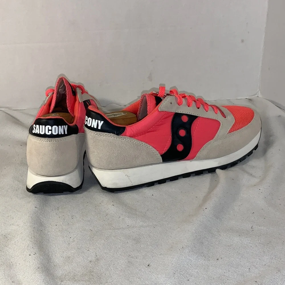 Saucony Womens Jazz Original Pink and Beige Retro Runner Sneakers